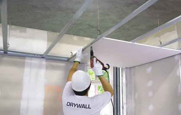 Rebaixamentos de teto em gesso drywall